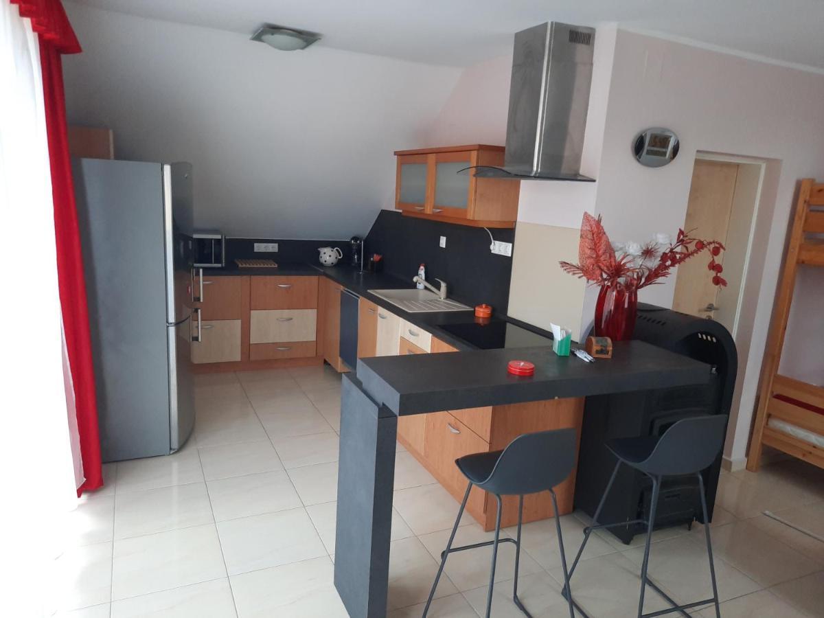 Fitt Apartman Lenti Ngoại thất bức ảnh