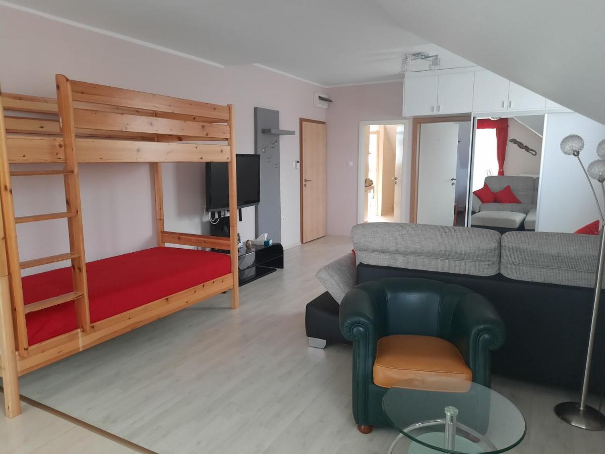 Fitt Apartman Lenti Ngoại thất bức ảnh